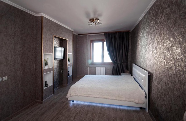 Apartment on Esenina 7