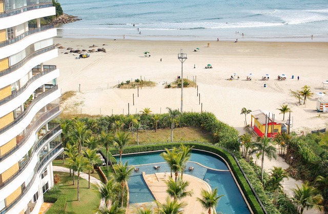 Apartment on the beach with sea view