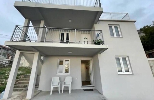 Apartment Panorama, Quiet Neighborhhod with Exceptional Sunset and Ocean Views