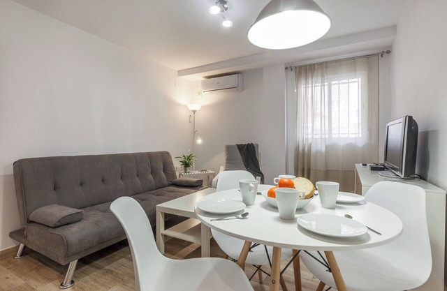 Apartment 'Ritual Sevilla Santa Justa 2' with Balcony, Wi-Fi and Air Conditioning