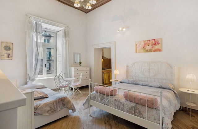 Apartment 'Romantico Vicino Al Duomo' with Wi-Fi and Air Conditioning