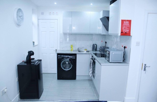 Apartment - Sleeps 2 & Free Parking