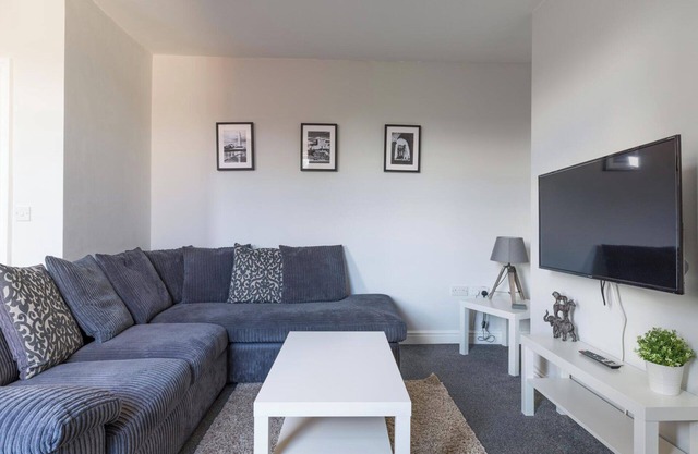 Apartment - Sleeps 3 - Pet friendly - Parking