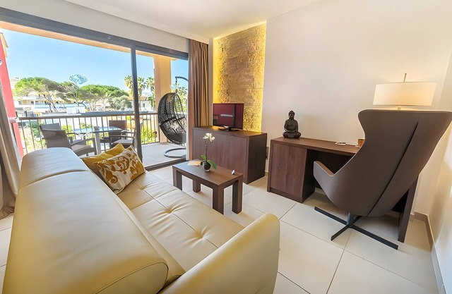 Apartment 'Suite 3' with Shared Pool, Wi-Fi and Air Conditioning