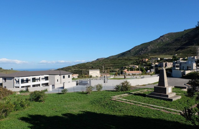 Apartment T3 sleeps 6/Private residence with swimming pool.