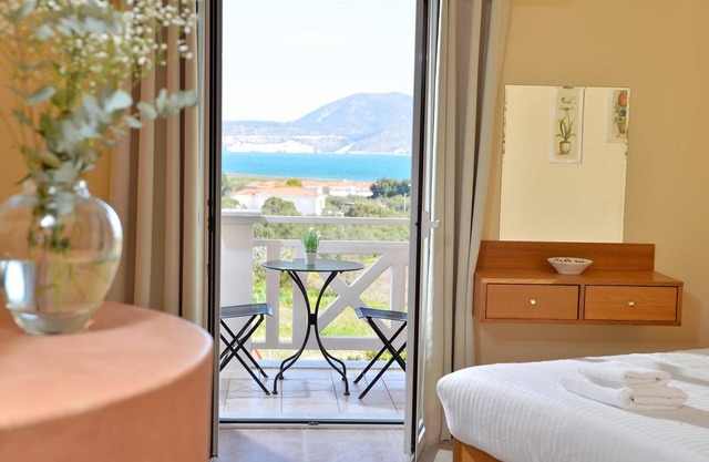 Apartment 'Villa Reverenza' with Sea View, Wi-Fi and Air Conditioning