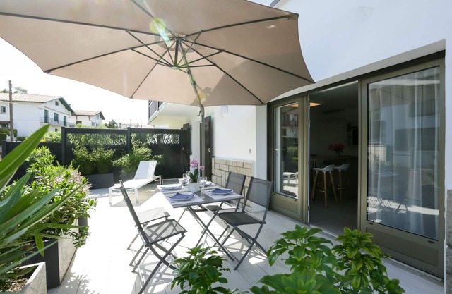 Apartment with hotel services
