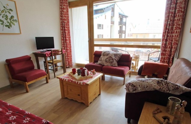 Apartment with balcony -6 to 9 people