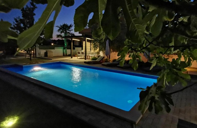 Apartment with pool Adria