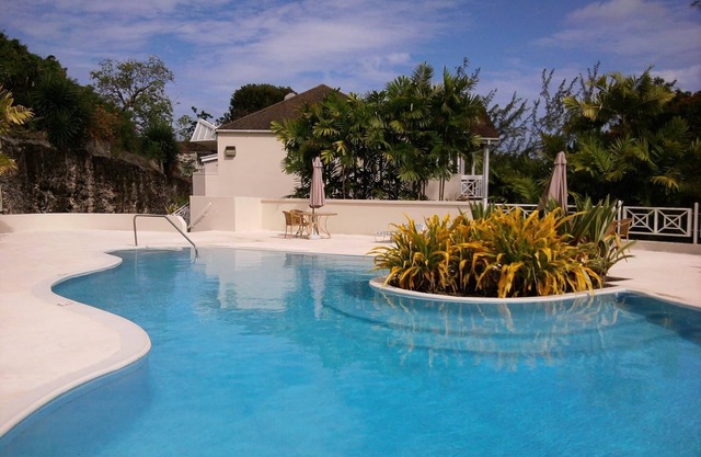 Apartment with Pool set In 70 Acres Of Beautifully Lush Tropical Gardens