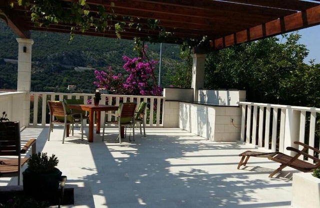 Apartments Husanovic