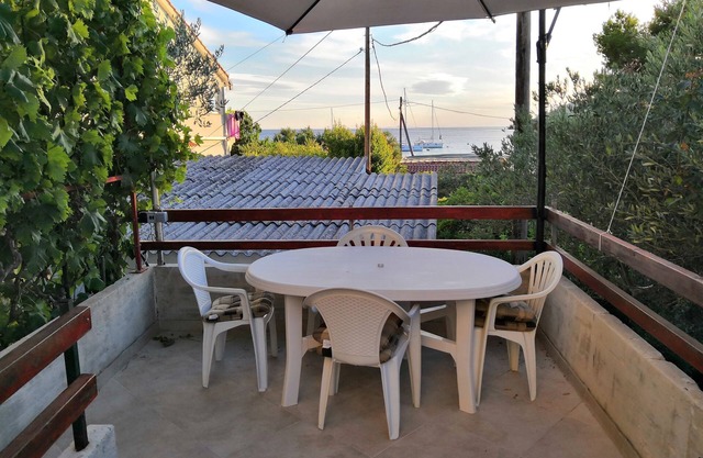 Apartments Mira (43461-A3) - Drvenik Mali - island Drvenik Mali