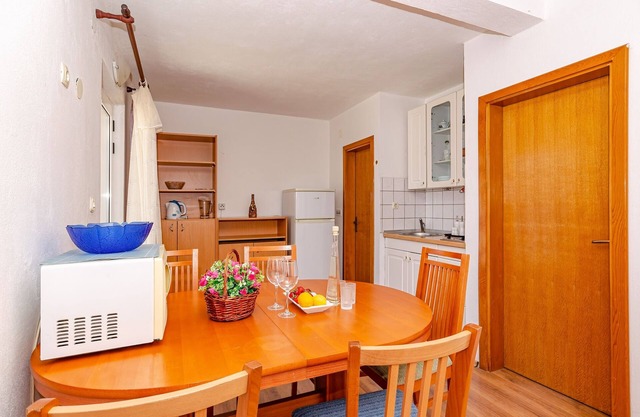 Apartments Oliver (52861-A3) - Putnikovic