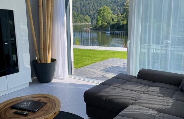 Apartments -Saaldorf WG 2, terrace and view of the reservoir