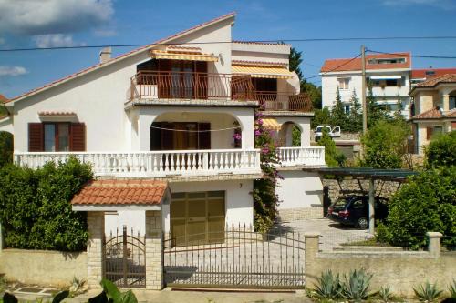 Apartments with parking space Pinezici, Krk - 5319
