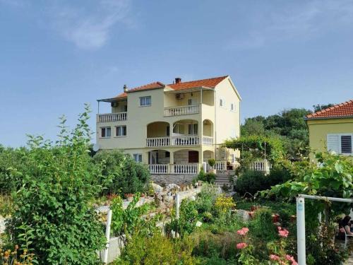Apartments with parking spaces Kneza, Korcula - 23421