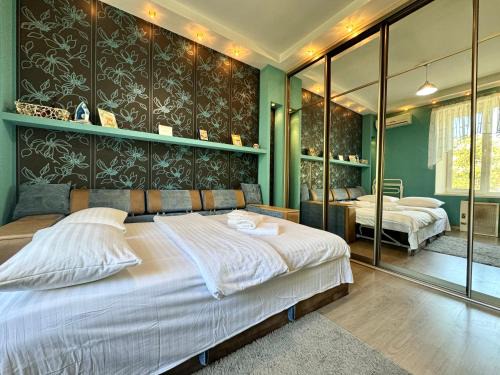 ApartPoltava, Однокімнатні апартаменти з КУТОВОЮ ВАННОЮ, біля Краєзнавчого музею, АРТ кафе Кавун
