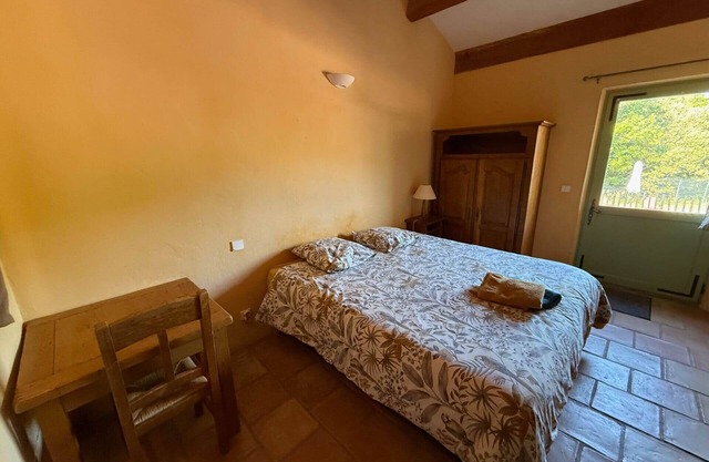 Apiana guest house with exceptional 25 m swimming pool, relaxation pool and spa.