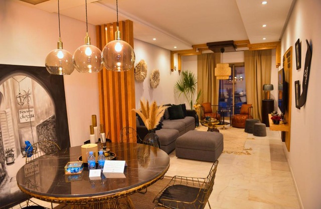 Appartement de prestige climatisé à l'hivernage 400m de la Gare