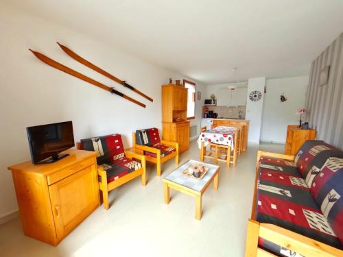 Appartement lumineux 2 pièces avec loggia aux Rousses - FR-1-834-7