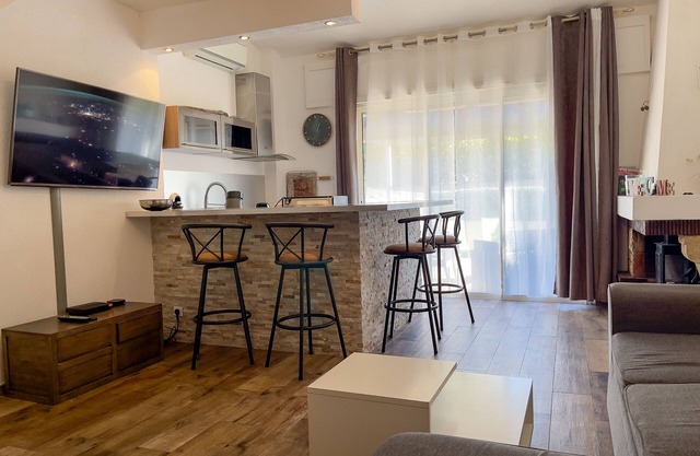 Appartement Maenat climatisée à 200 m de la plage