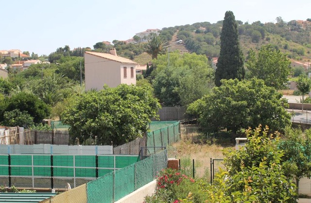 Appartement rénové avec terrasse, à deux pas du centre et de la mer, idéal pour 4 personnes - FR-1-309-4