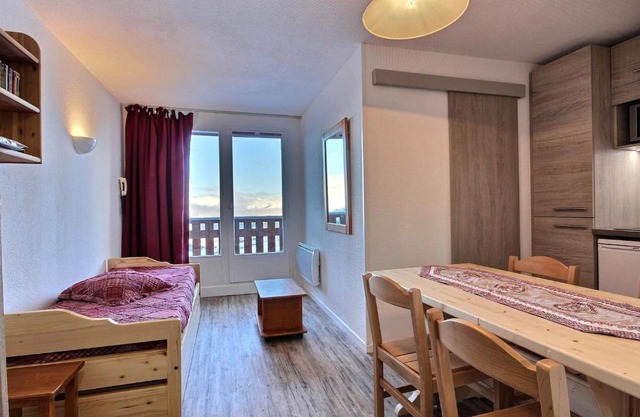 Appartement rénové 4 pers. au pied des pistes avec balcon - FR-1-455-96