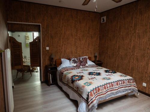 Appartement rénové sur le thème du Far West