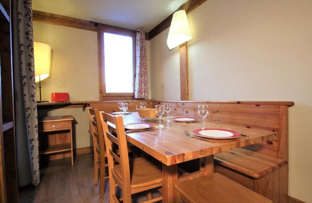 Appartement rénové proche centre, 2 chambres, 6 pers, balcon, casiers à skis - FR-1-181-2458