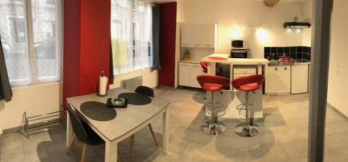 Appartement T1 bis Spacieux Chaleureux proche CNPE Centre Ville