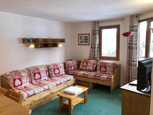 *Appartement T3 skis aux pieds avec balcon, parking et ski-casier, idéal pour skieurs !* - FR-1-513-18