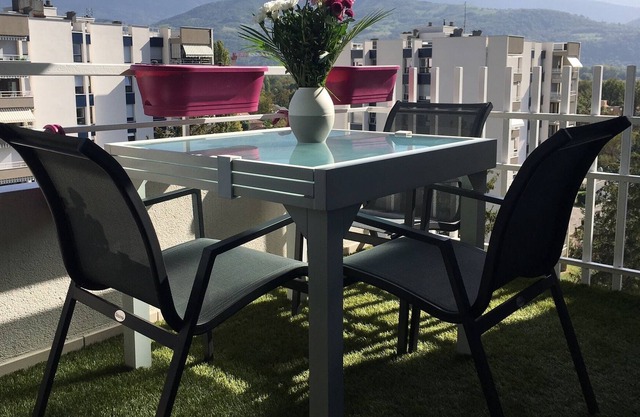 Appartement T3 T4 Avec Superbe vue sur les Massifs de Belledonne et Chartreuse !