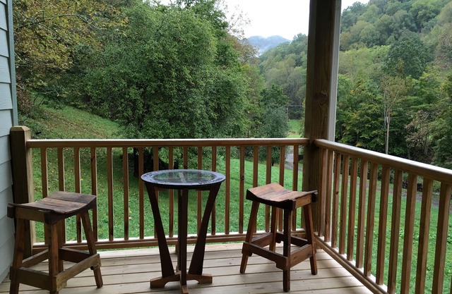 Apple Cabin On The Creek-Mountain Getaway
