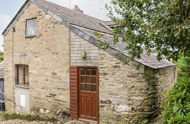 APPLE LOFT, pet friendly, country holiday cottage in Lostwithiel