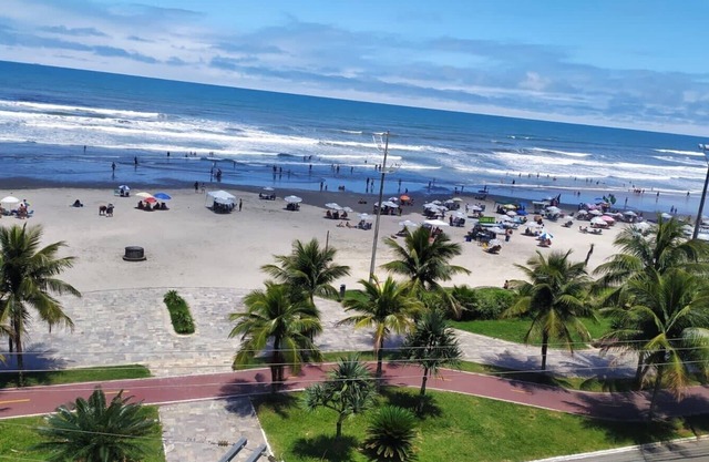 Apt facing the sea. Balcony with Barbecue and Spectacular View of the Beach