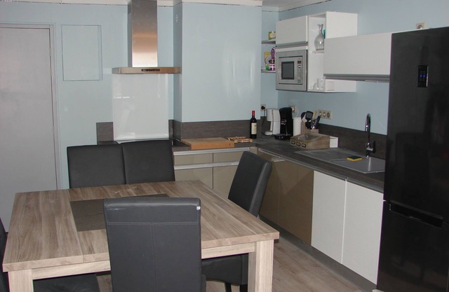 Apt very spacious and comfortable 50 m2 view south track with balcony