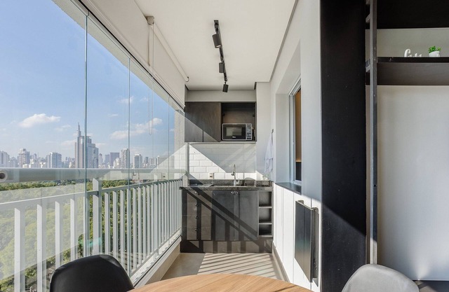 Apt w/Gourmet Balcony 190m From the Metro Wal0714