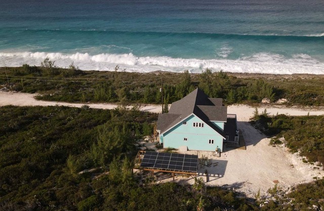 Aqua Bond - beautiful direct ocean view home in Rainbow Bay
