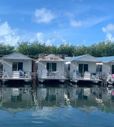 Aqua Lodges At Hurricane Hole Marina