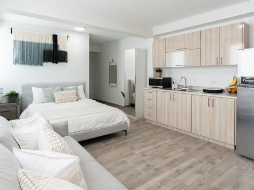 AQUA Terrazas Studio 1 - ADA Accessible - Beach, Pool & Dining