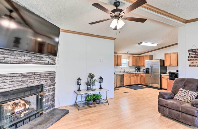 Arapahoe Home w/Fireplace Near Deer Hunting