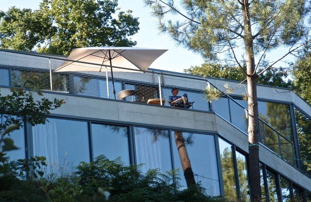 Architect and concrete house, at the foot of Belon