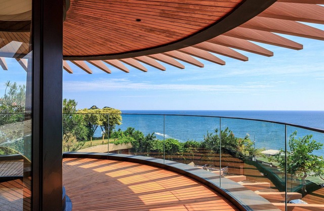 Architectural Jewel by the Sea – Joa011