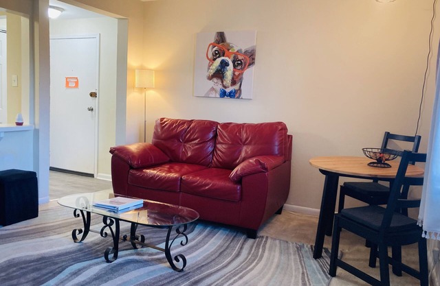 Arlington Gem located in quite & amenity enrich neighborhood