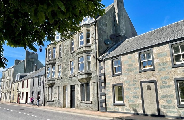 Arran View, upper floor apartment, sea views, pet friendly
