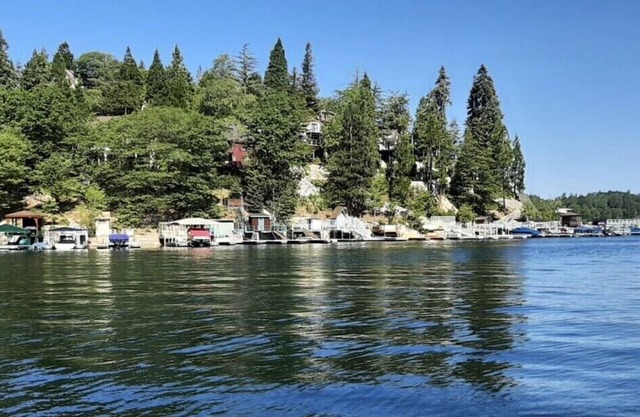 ARROWHEAD VILLA WITH LAKE VIEWS