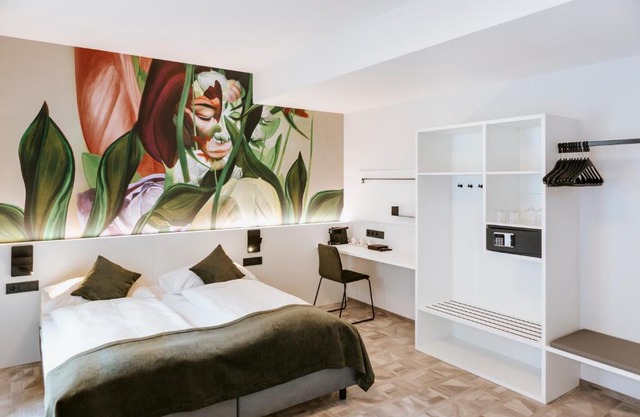 ART-INN Design Self-Check-in-Hotel