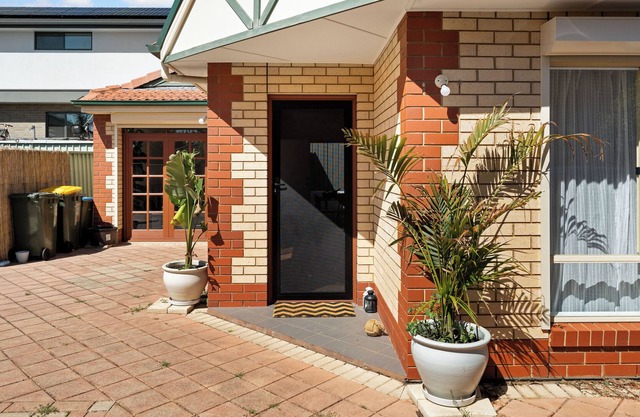 Artistic private 3 Bedroom house with courtyard and parking