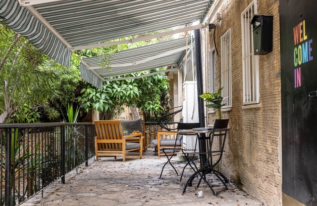 Artistic Vibes Green Studio by Sea N' Rent