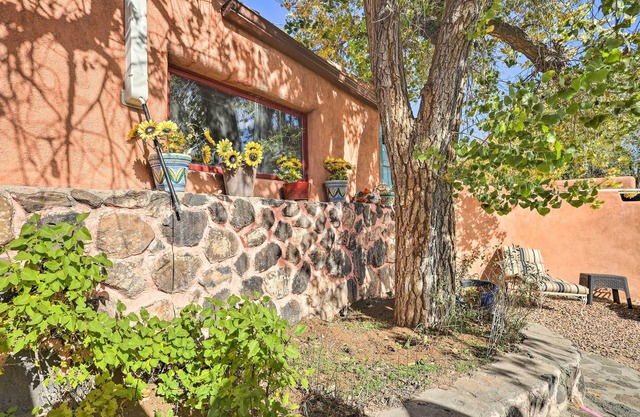 Artsy Santa Cruz Apartment w/Shared Fire Pit!